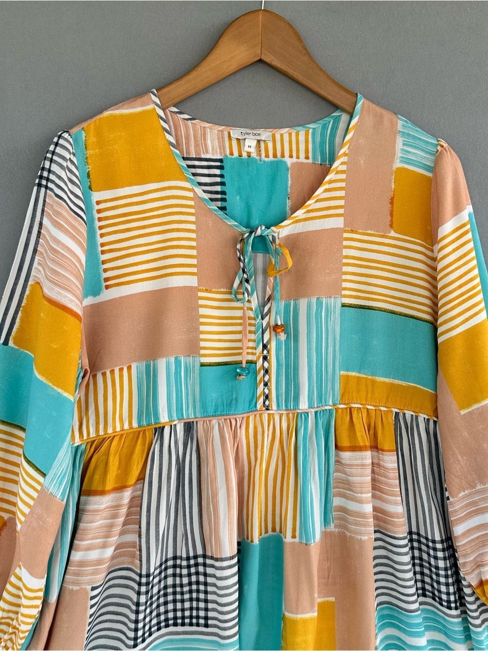 🎉5 for $45🎉 Tyler Boe tunic long top size M - Picture 4 of 9